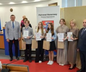 „Plastyczne Oscary” i mosty między pokoleniami. Wielki finał konkursów w ramach kampanii „Widzę – rozmawiam – reaguję” w Siedlcach