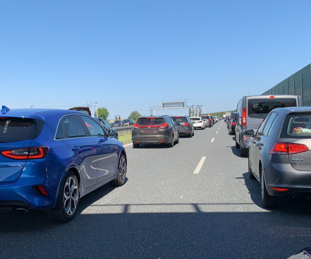15 kilometrowy korek na A! w kierunku Gdańska. Zdjęcia z piekła.