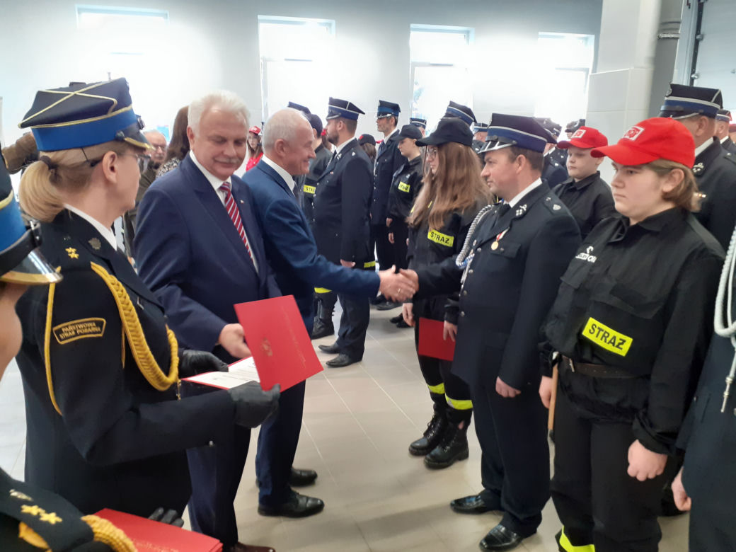 Przekazanie promes dla młodzieżowych drużyn strażaków ochotników w KM PSP w Siedlcach
