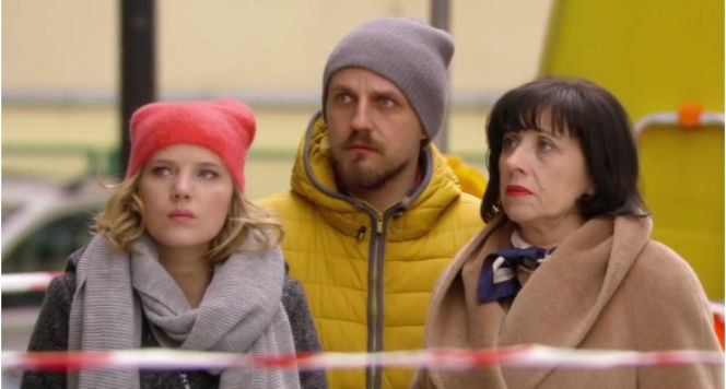O mnie się nie martw 2 sezon odc. 12. Krzysiek (Paweł Domagała), Irenka (Hanna Śleszyńska), Iga (Joanna Kulig)