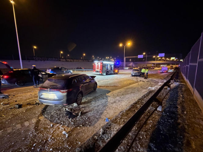 Cztery auta rozbite, sprawca zwiał. W akcji psy tropiące