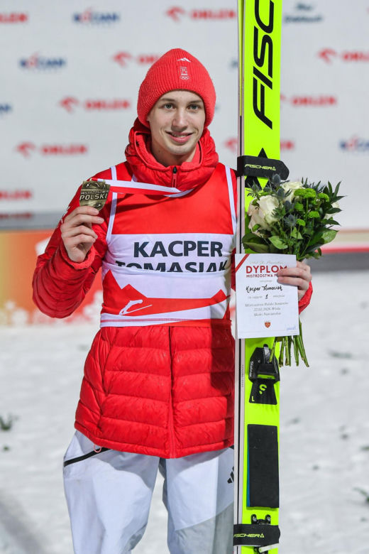 Kacper Tomasiak zaliczył dramatycznie wyglądający upadek w Vikersund