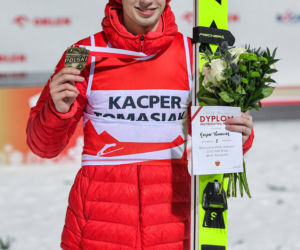 Kacper Tomasiak zaliczył dramatycznie wyglądający upadek w Vikersund