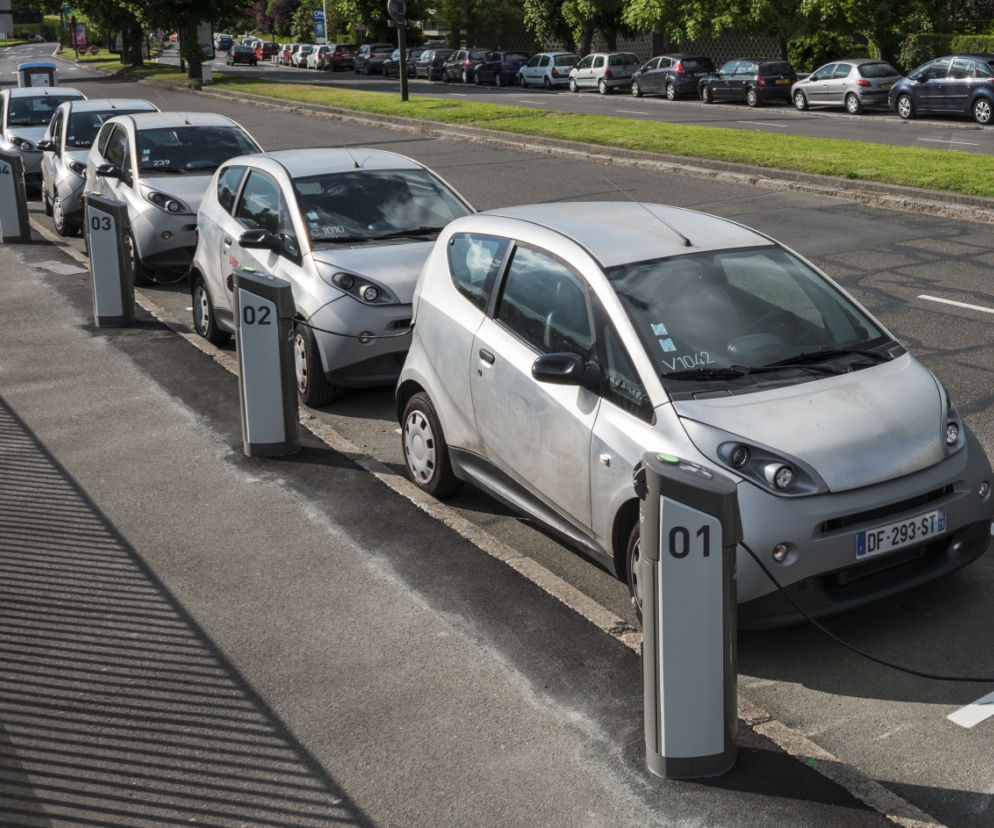 Miejska wypożyczalnia samochodu, carsharing