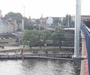 Prawie nagi kaskader na Trasie Zamkowej