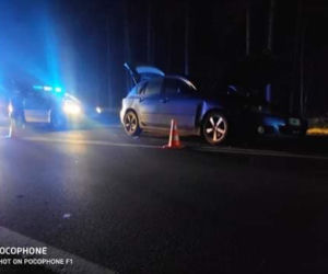 Krynice: Wypadek na DK 65. Zderzenie busa z mazdą. Jedna osoba ranna [ZDJĘCIA]