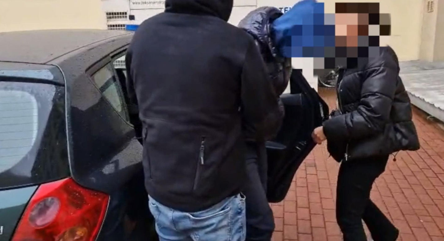 Naćpany kierowca w rękach policji. To on wciągał biały proszek za kierownicą taksówki!