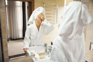 Myślisz, że to tylko reakcja na ciepło? Zawroty głowy po gorącej kąpieli mogą być pierwszym sygnałem kłopotów z sercem