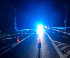 Tragiczny wieczór pod Koninem. 47-latek nie żyje, jest pilny apel policji!
