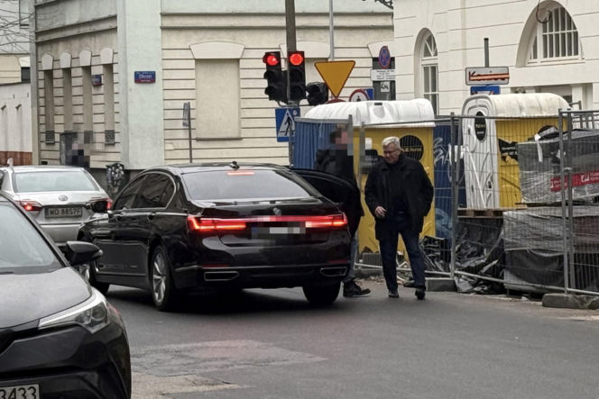Bronisław Komorowski gnał do krawca z dżinsami. Po drodze złamał prawo!