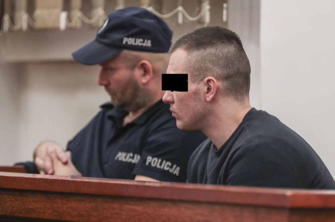 Wyrzucił Weronikę po domem. Dziewczyna konała w samych spodniach