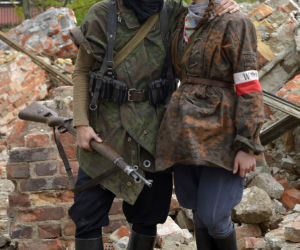 Czas honoru 7 sezon. Zosia (Kasia Sawczuk), Apacz (Maciej Musiał)