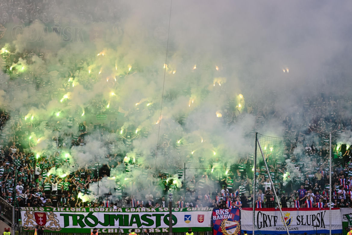 Derby Trójmiasta. Tak bawili się kibice na meczu Lechia Gdańsk - Arka Gdynia [ZDJĘCIA]