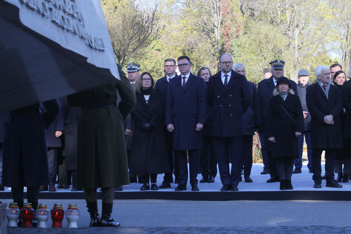 Obchody 16. rocznicy katastrofy smoleńskiej. Powązki
