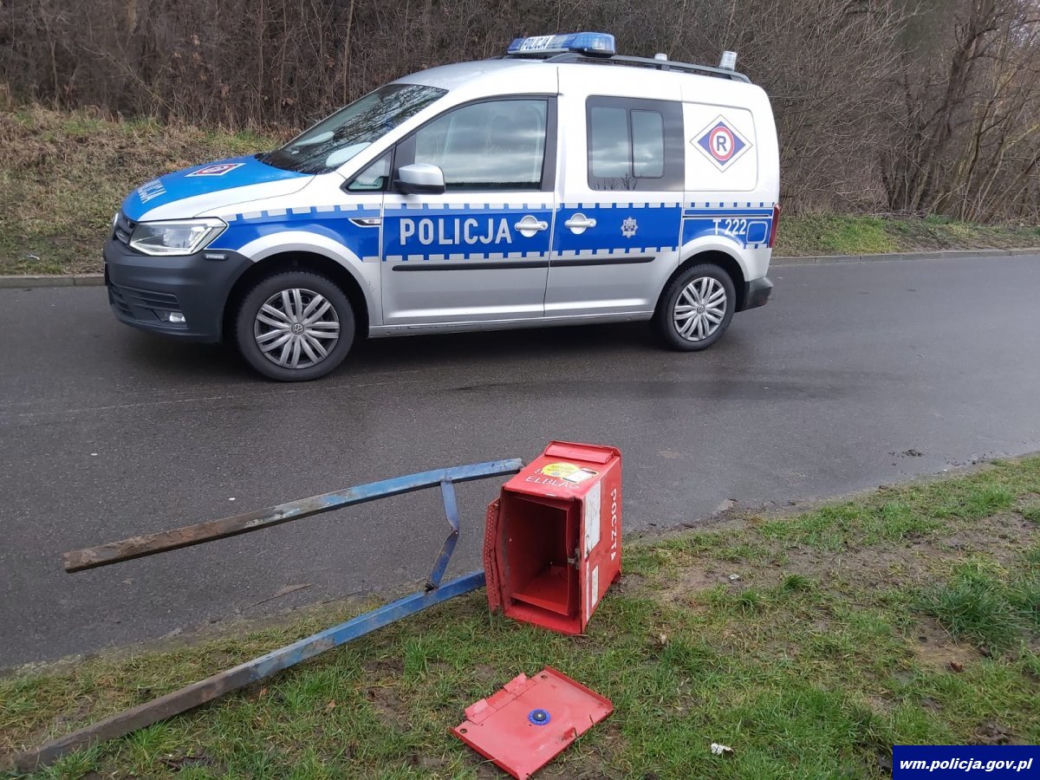 Pijany nastolatek wyleciał z auta. Cud, że przeżył