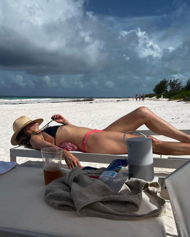  Jennifer Aniston pokazała się w bikini. Kusi Brada Pitta?