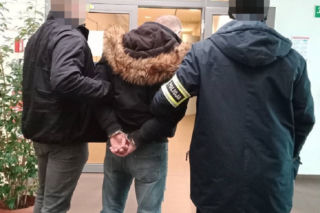 Krwawe sceny na łódzkim Polesiu. 46-latek z zarzutem usiłowania zabójstwa