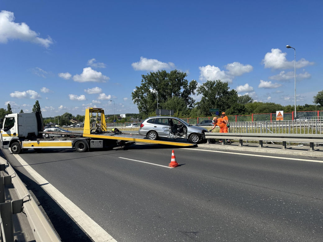 Koszmar na drodze. Wjechał w bariery i zginął. Przerażająca śmierć kierowcy