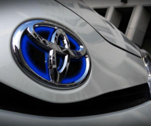 Toyota Yaris Hybrid 100