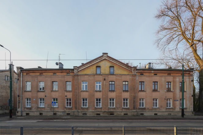 To największe miasto Zagłębia Dąbrowskiego. Czaruje pięknymi pałacami, ale też dworem i zamkiem!