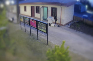 Rozbój w Józefowie. 51-latek pobity kastetem i okradziony na skwerze