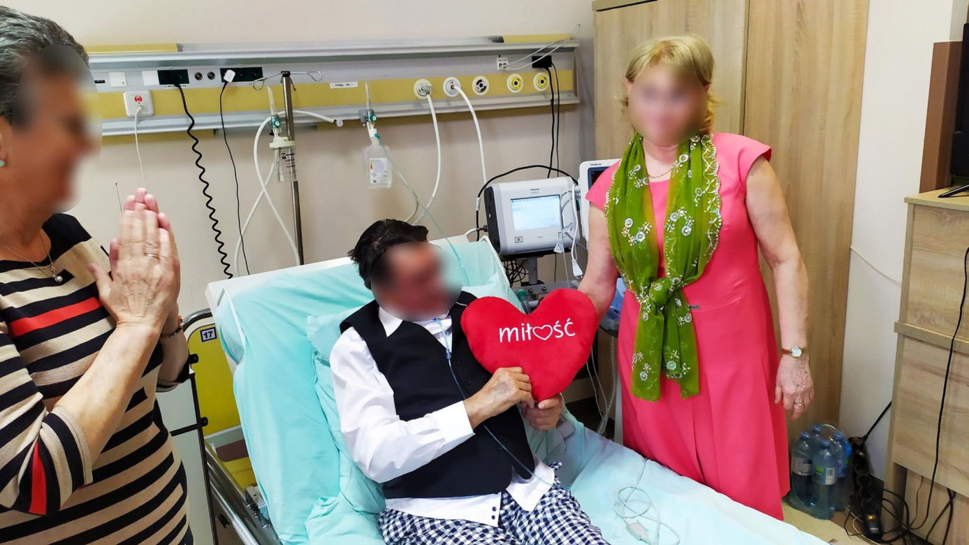 Zielona Góra. Ślub w Szpitalu Uniwersyteckim. Wielka feta na oddziale płucnym [ZDJĘCIA]