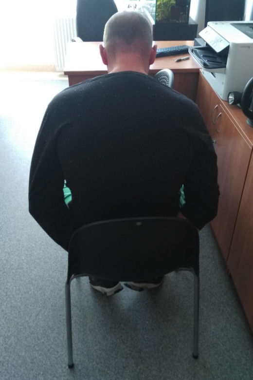 Uderzył ekspedientkę w twarz, bo nie chciał założyć maseczki!