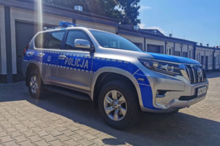 Policjant z Łomży sprezentował swojej komendzie nową terenową toyotę [ZDJĘCIA]