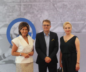 Ponad 7 mln zł dla lokalnych projektów. Na Służewcu wręczono czeki laureatom programu „Sportowo Kulturalnie Lokalnie”.