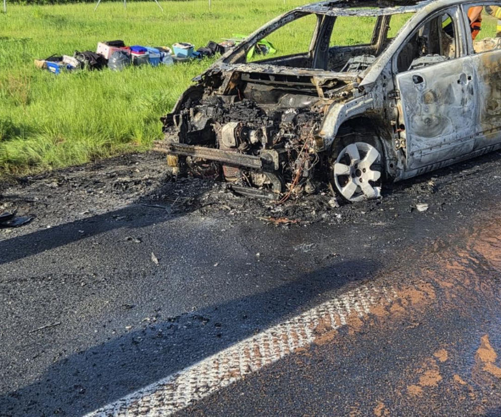 Auto stanęło w płomieniach na trasie S6. Kierowca miał sekundy na ucieczkę