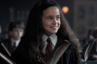 Fani Harry'ego Pottera oburzeni nowymi herbami Hogwartu. Twórcy serialu wracają do korzeni, a widzowie narzekają