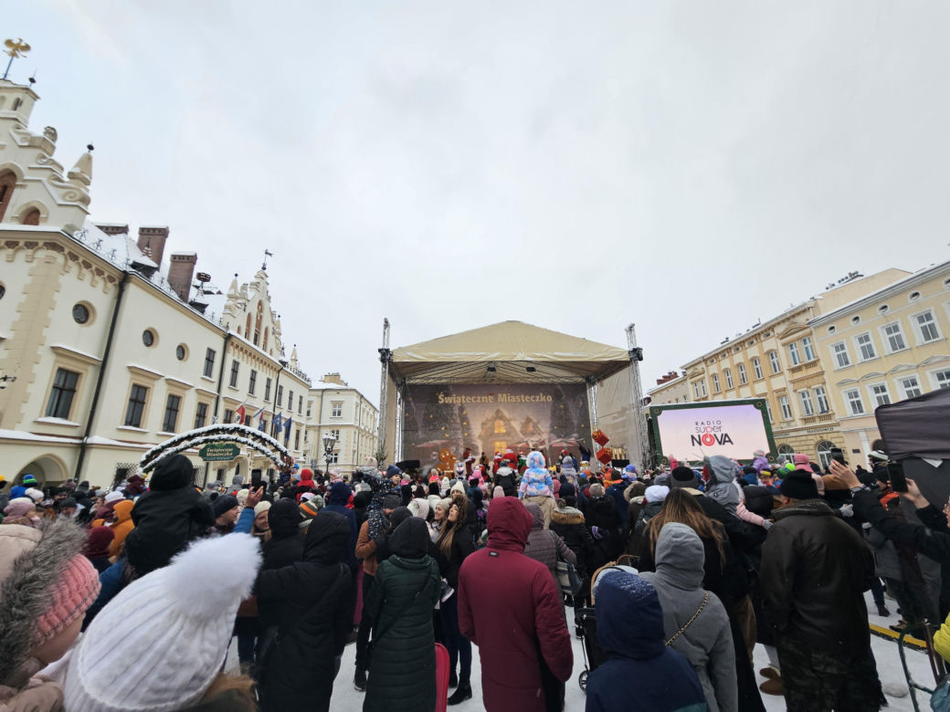 Jarmark Bożonarodzeniowy w Rzeszowie. Parada św. Mikołaj 2023 