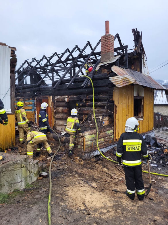 Niedźwiedź. Tragiczny pożar domu jednorodzinnego. 48-latek nie zdążył uciec przed płomieniami
