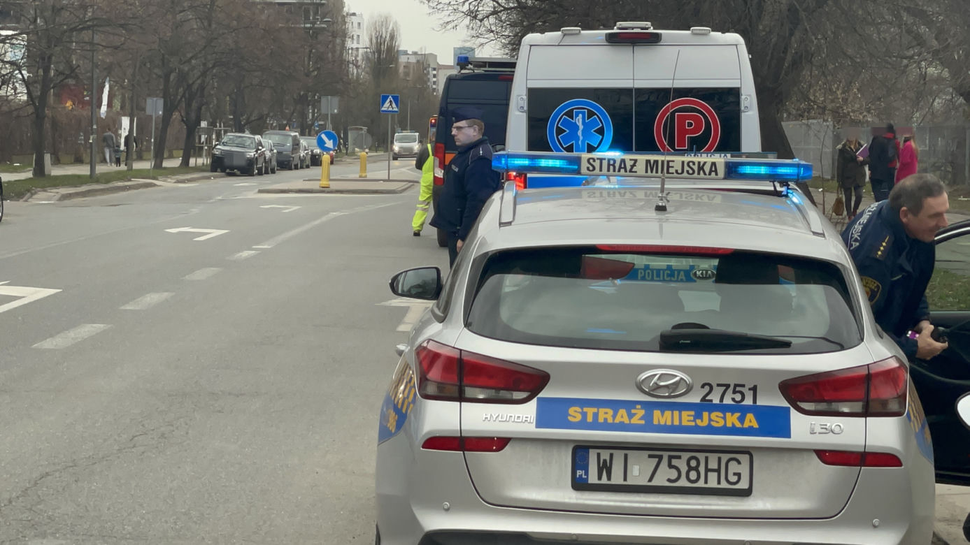 Kłęby dymu nad Pragą-Południe. Pożar na budowie