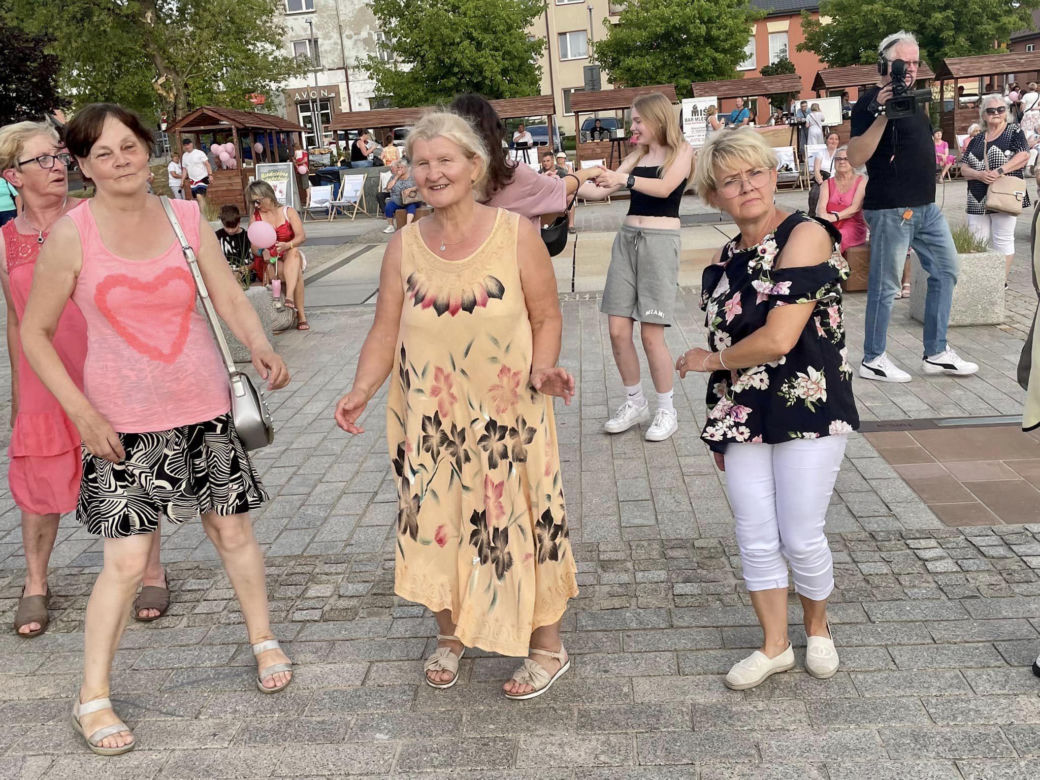 POTAŃCÓWKA NA RYNKU. Tak bawią się mieszkańcy Starachowic