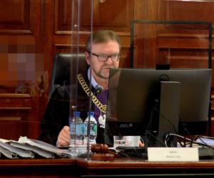 Prezes wielkiej warszawskiej spółdzielni skazana. A z nią znany prawnik i prezenter