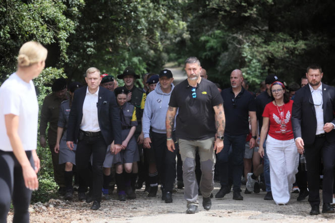 Prezydent RP Karol Nawrocki podczas trekkingu z harcerzami, młodzieżą i społecznikami pod hasłem Szlak Pamięci w Cassino