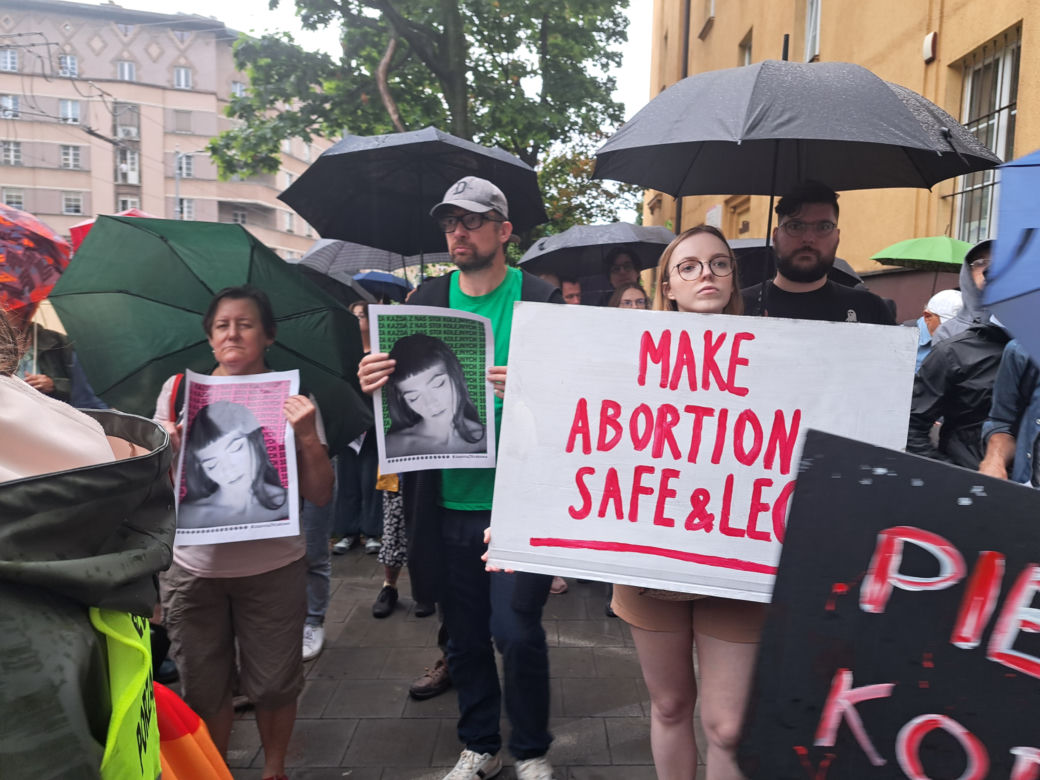 "Nigdy nie będziesz szła sama. Solidarnie z Joanna". Protest w Krakowie