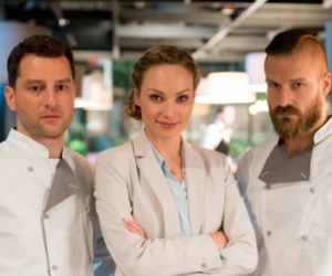 Na noże. Nowy serial TVN. Jacek (Wojciech Zieliński), Wiola (Weronika Książkiewicz), Darek (Piotr Stramowski)