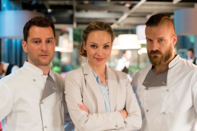 Na noże. Nowy serial TVN. Jacek (Wojciech Zieliński), Wiola (Weronika Książkiewicz), Darek (Piotr Stramowski)