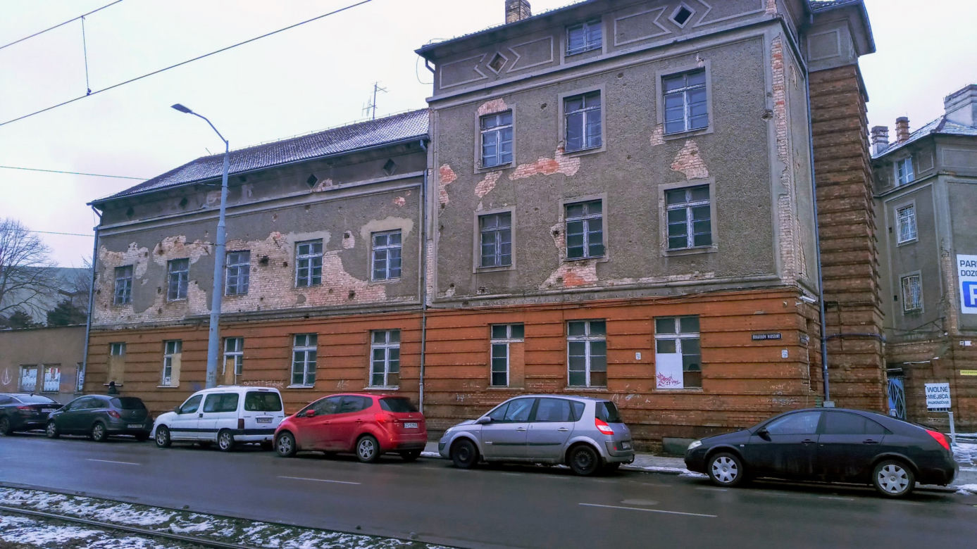 Pamiątki sprzed lat na murach w Szczecinie