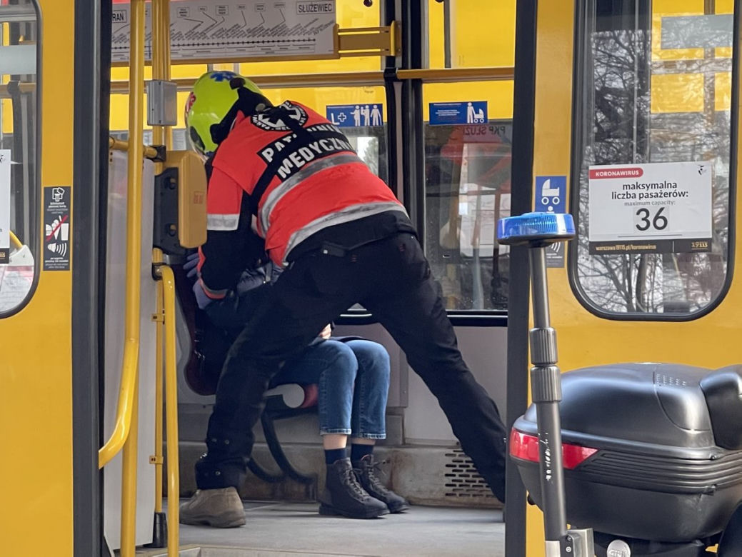 Zderzenie tramwajów na rondzie Starzyńskiego są ranni. Nie było karetek