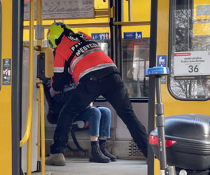 Zderzenie tramwajów na rondzie Starzyńskiego są ranni. Nie było karetek