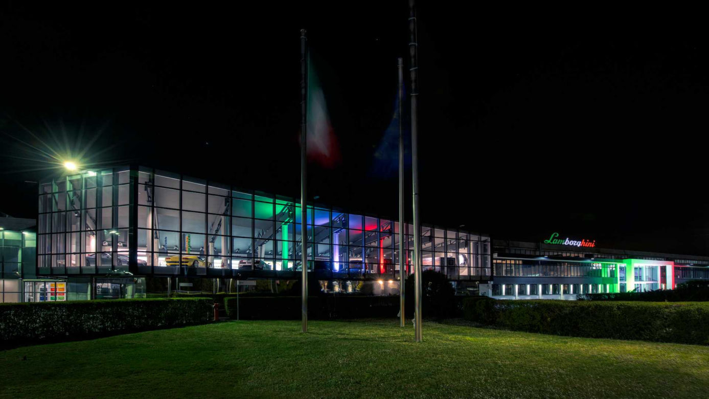 Lamborghini produkuje maseczki ochronne i przyłbice