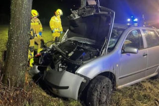 Tragedia na drodze w powiecie rawickim. Nie żyje pasażerka auta [ZDJĘCIA]