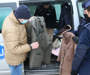 Policjanci ze Śródmieścia ubrali potrzebujących na zimę