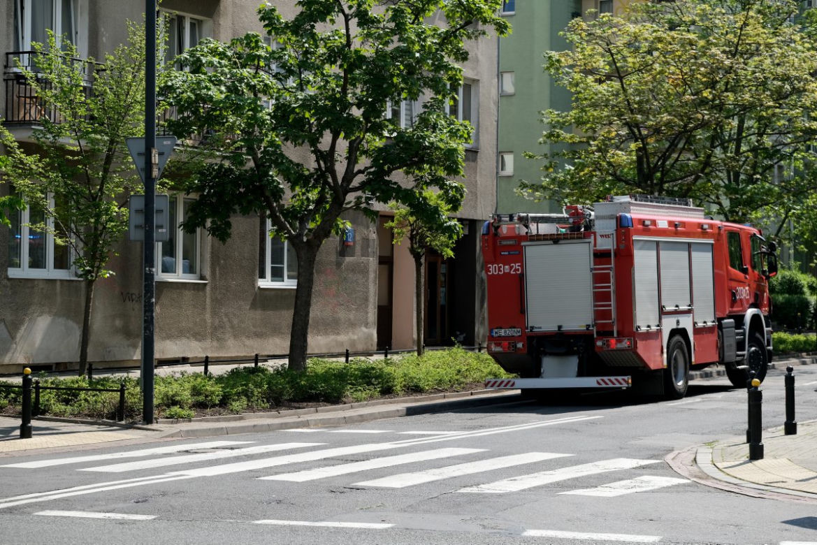  Poszukiwana kobieta zabarykadowała się w mieszkaniu