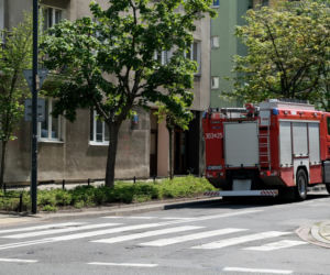  Poszukiwana kobieta zabarykadowała się w mieszkaniu