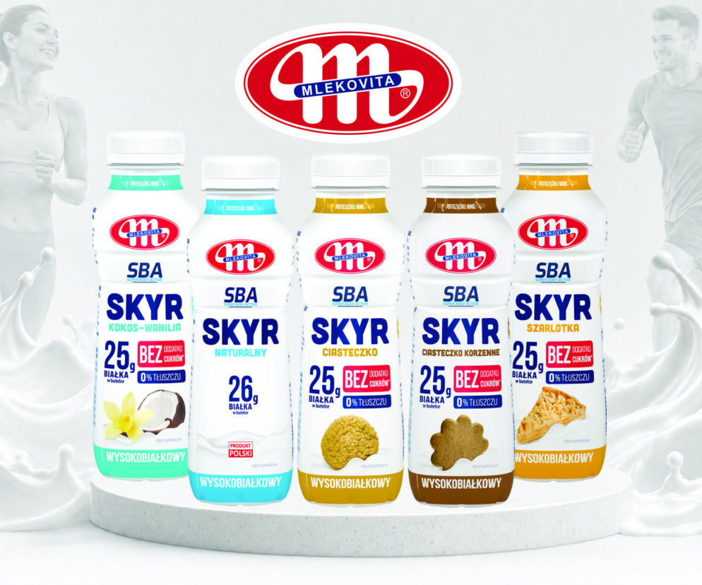 Butelki Skyr Mlekovita na tle biegaczy. O sile białka w codziennej diecie przeczytasz na Eska.