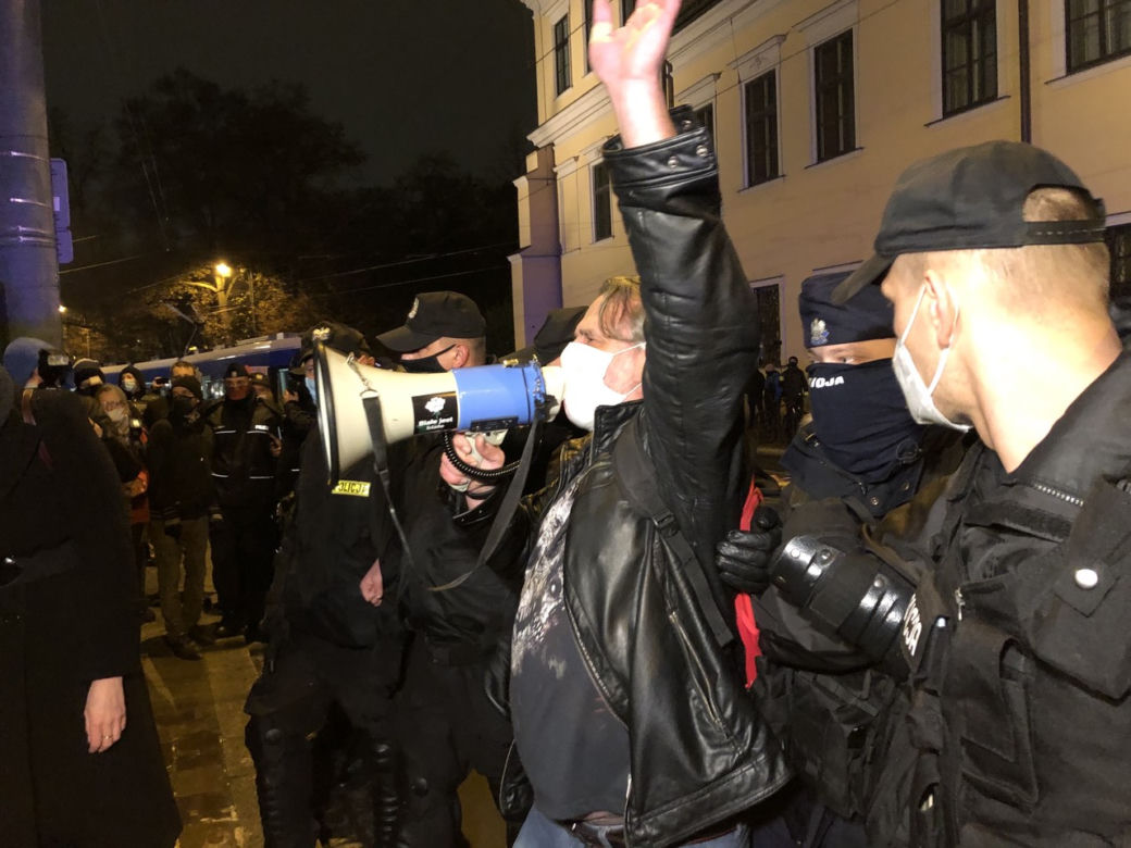 Protest przeciwko kardynałowi Stanisławowi Dziwiszowi w Krakowie